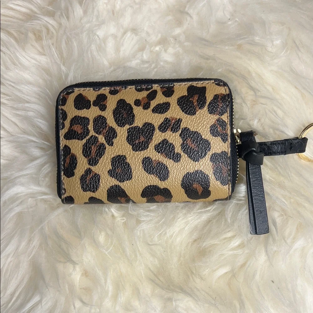 Tory Burch compact tory